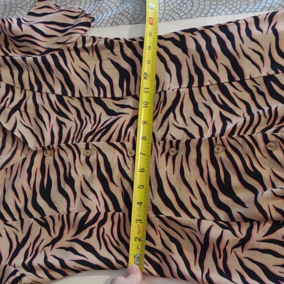 Catwalk closet BNWOT zebra print dress size xs w/ buttons & tie at back - Picture 8 of 10